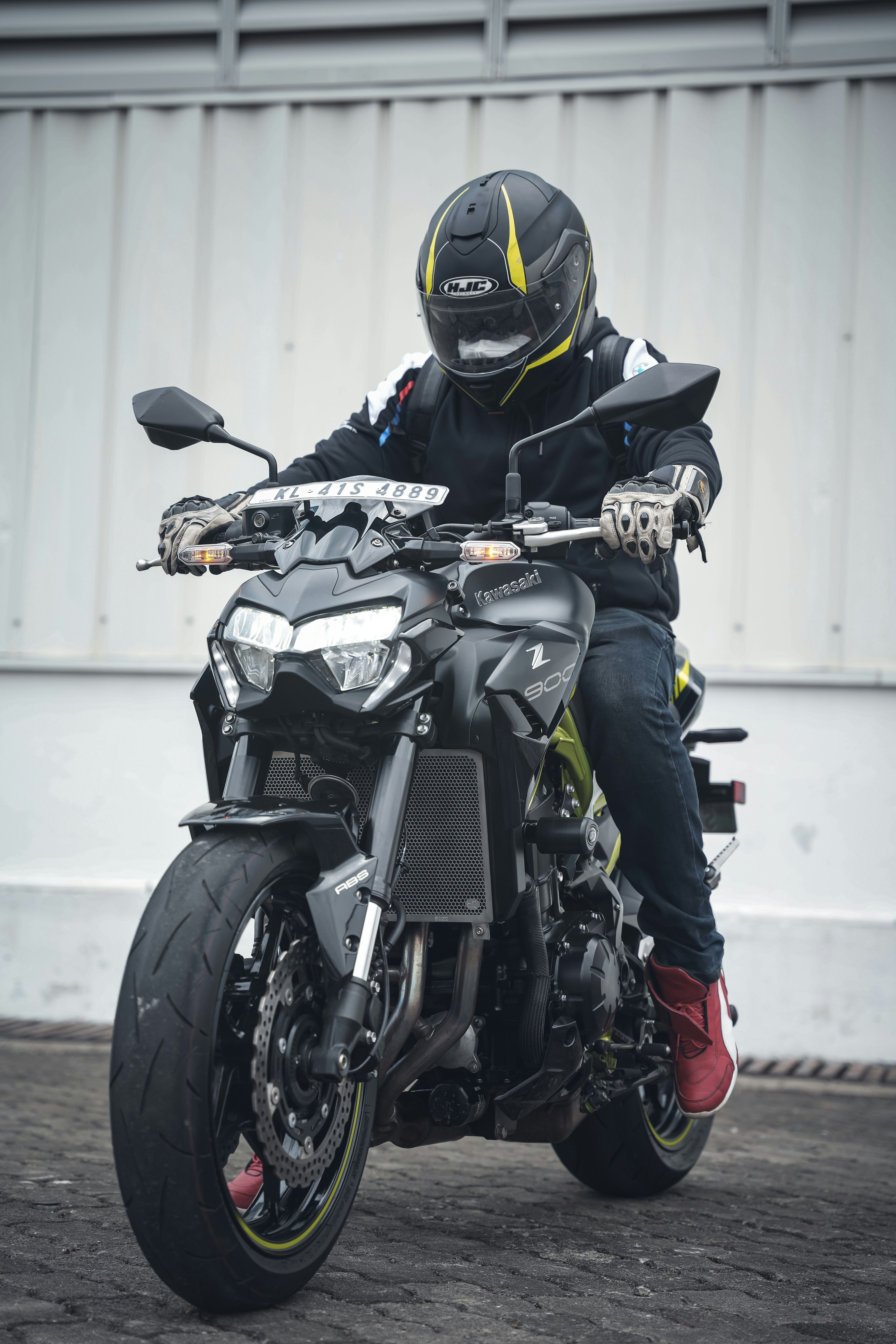 Kawasaki Z900 thumbnail